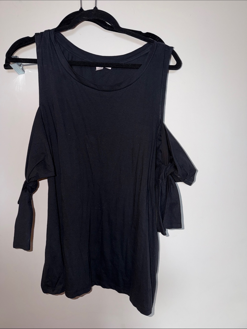 Melrose and Market Black Cold-Shoulder Tie-Sleeve Tank Top